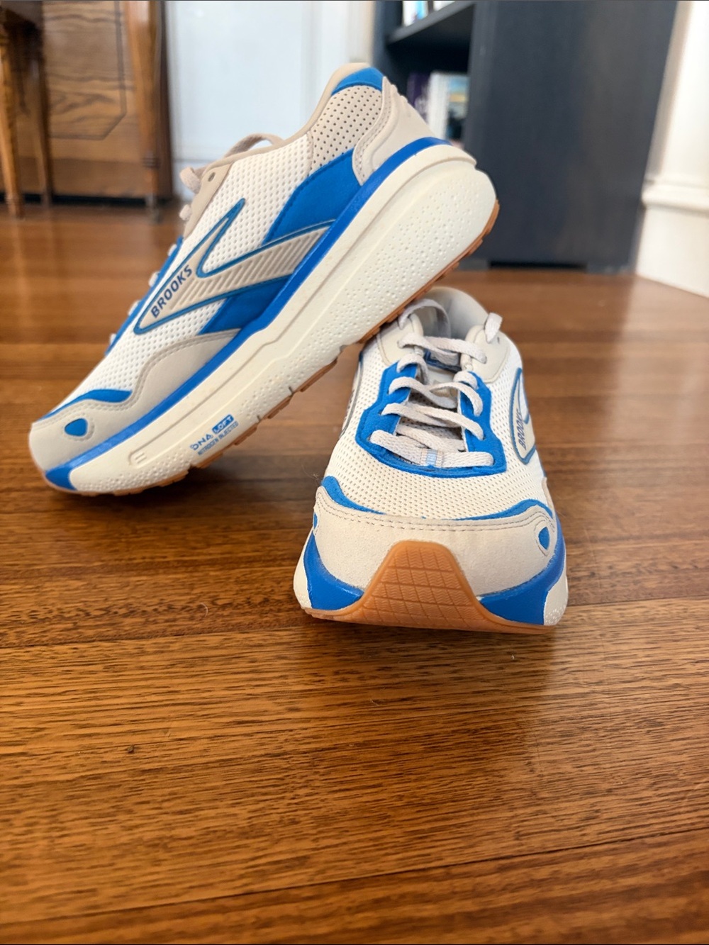 Brooks Ghost Max Women’s Size 8 💙🤍 - Picture 4 of 5